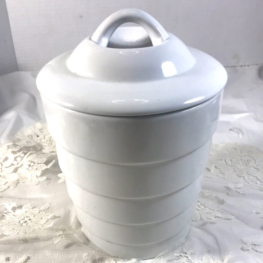 Frank Lloyd Wright 2003 White Ceramic Guggenheim Ribbed Lidded Jar Canister